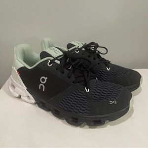 On Cloud Cloudflyer Black/Mint Women’s Running Shoes - Sz 7.5